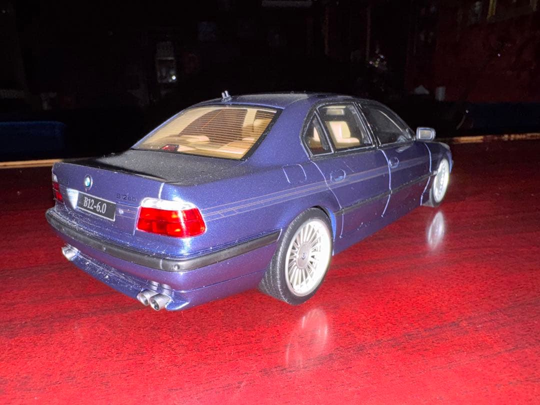  e38 1/18 ミニカー