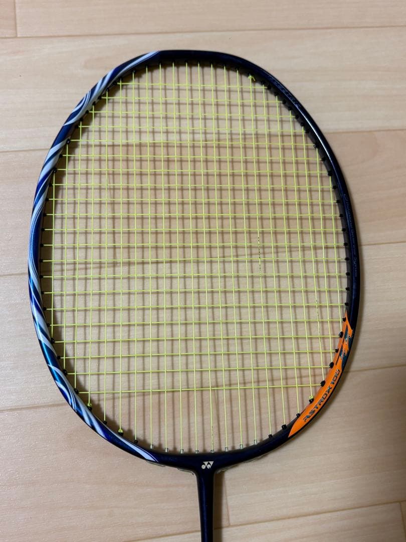 新品/極美品　Yonex Astrox100zz クレナイ、ダークネイビー