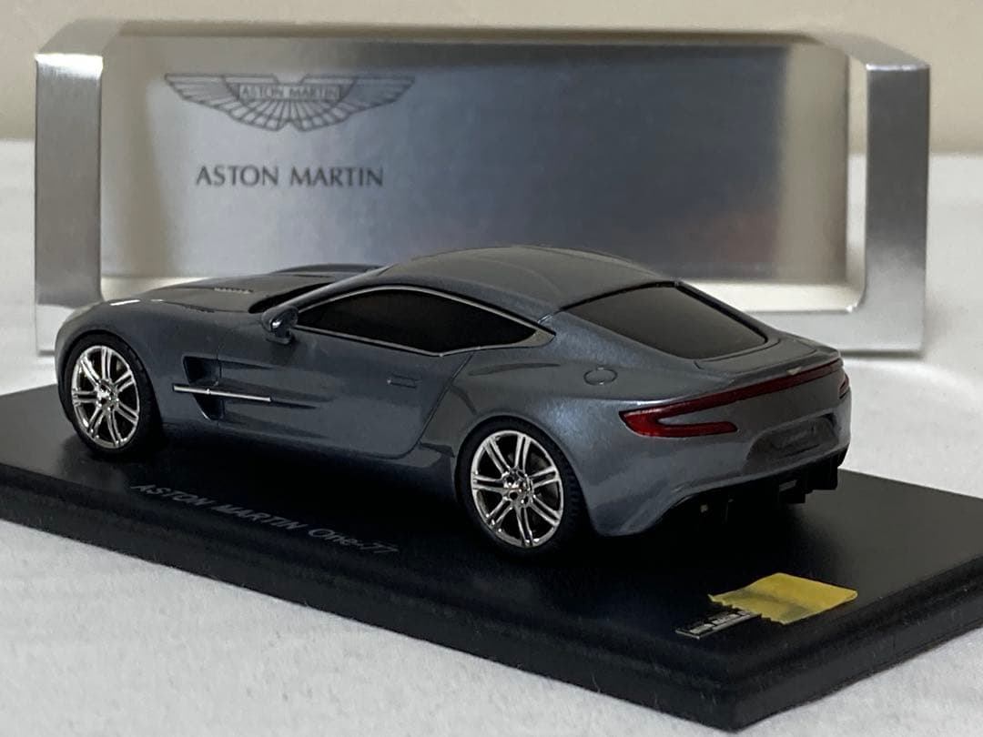 アストンマーティン one-77 スパーク製 1/43スケール