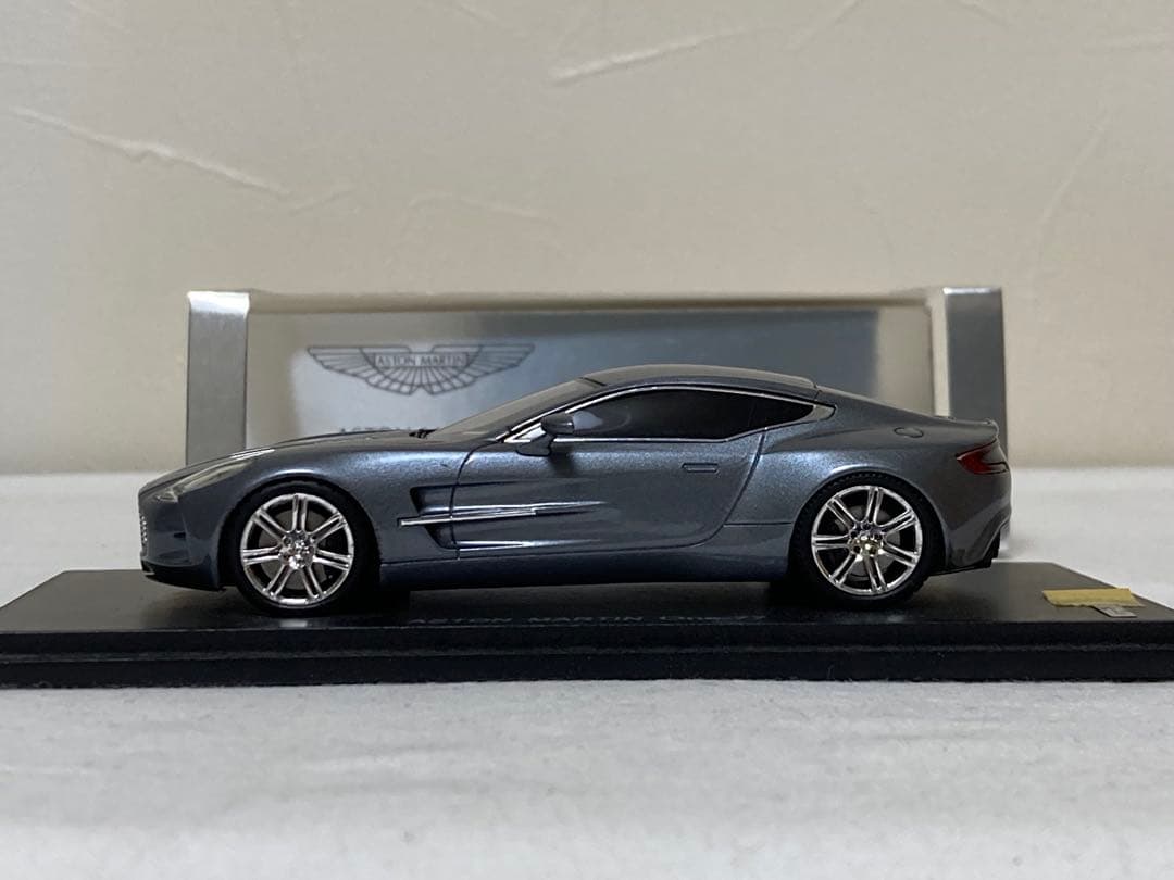 アストンマーティン one-77 スパーク製 1/43スケール