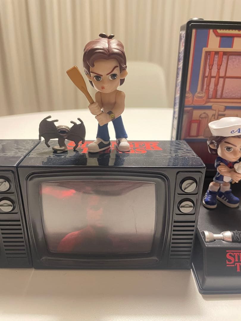 ストレンジャーシングス フィギュア ダスティン　スティーブ　公式 Netflix