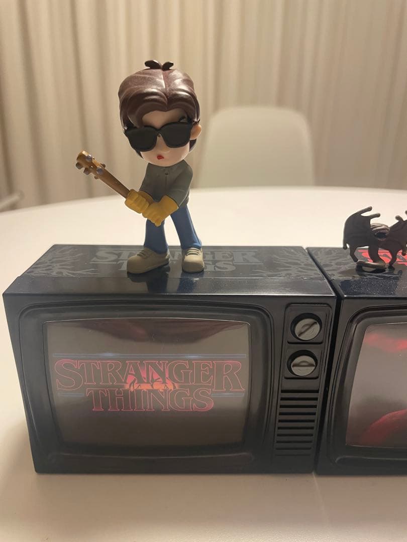 ストレンジャーシングス フィギュア ダスティン　スティーブ　公式 Netflix
