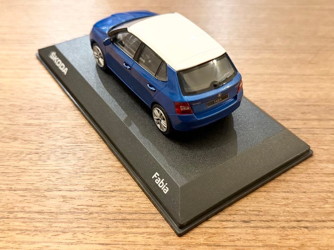 新品 希少！1/43 シュコダ純正 iscale シュコダ ファビア ブルー