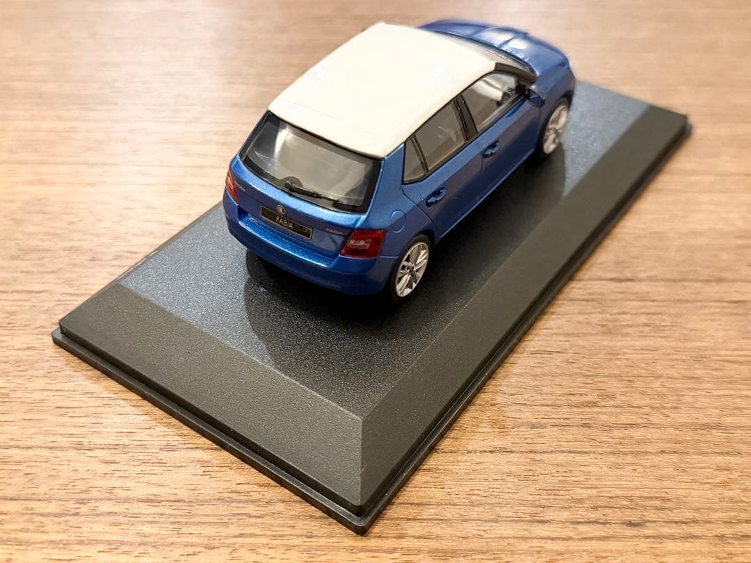 新品 希少！1/43 シュコダ純正 iscale シュコダ ファビア ブルー