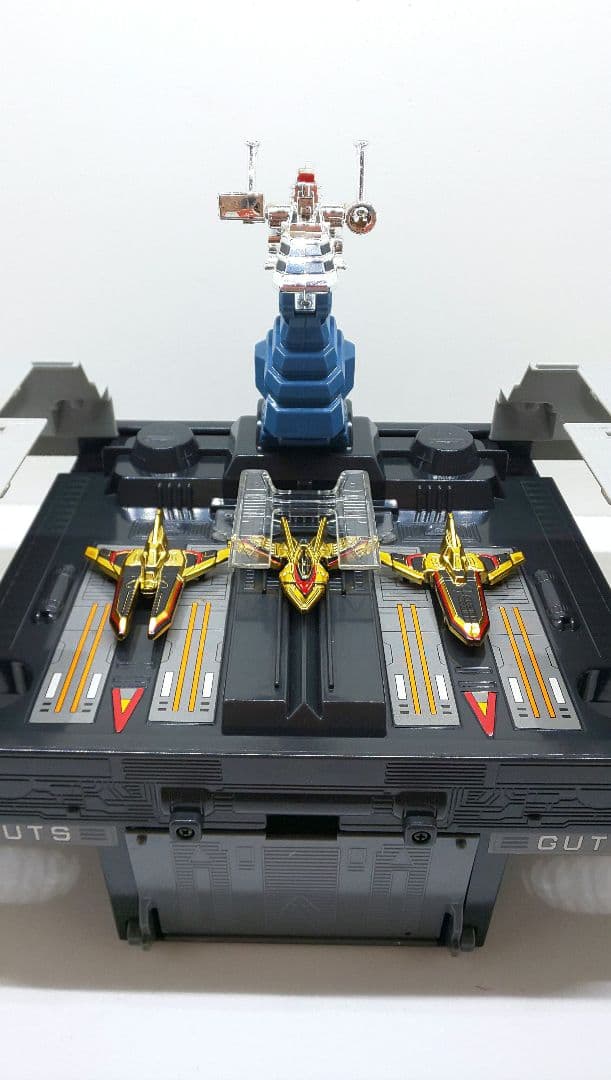 ◎(当時物)ウルトラマンティガ★GUTS基地✨ダイブハンガー♦️