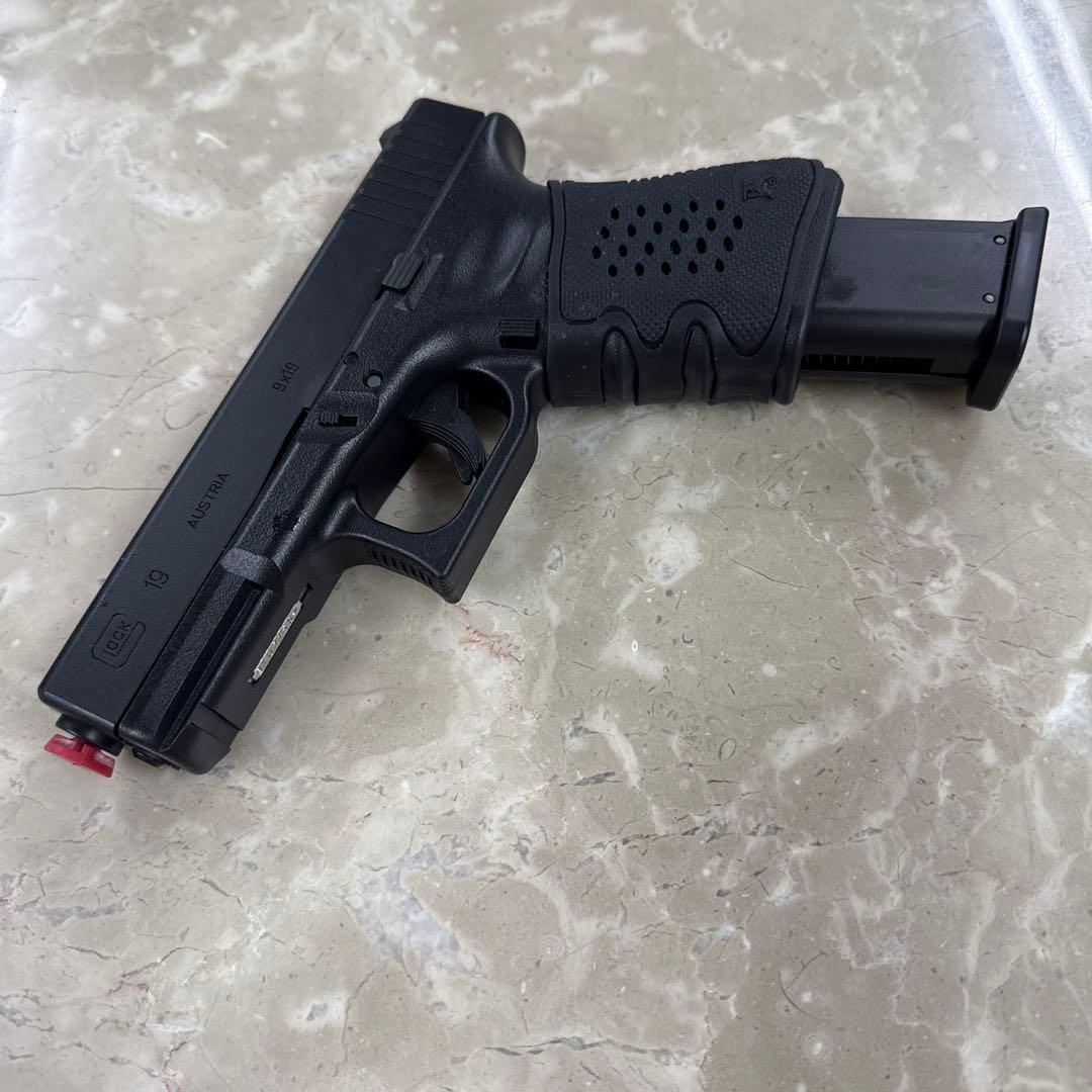 ④GLOCK 19 ガスガン、マガジン付き