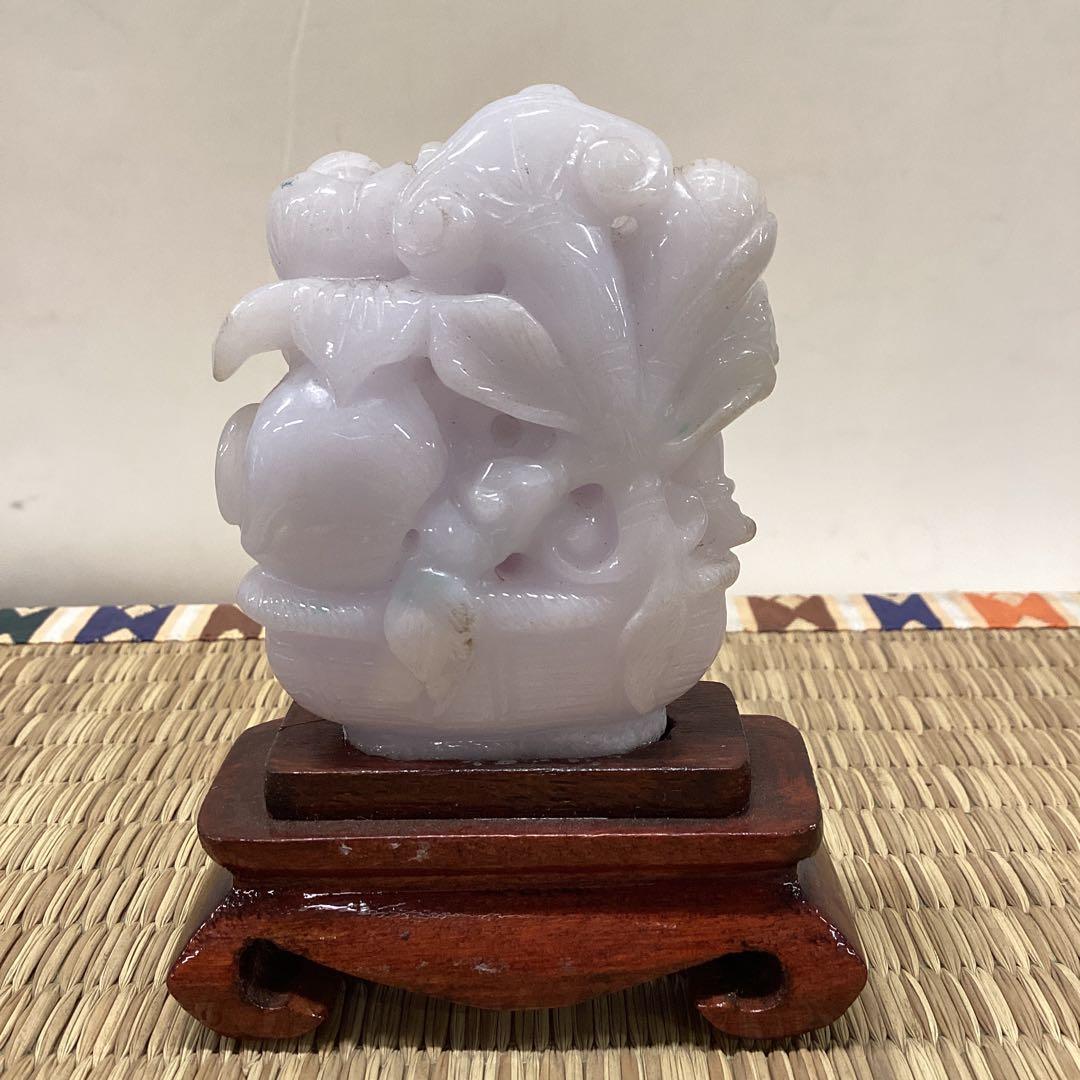 翡翠 花と果物の置物 木製台座付き　高さ約8.5cm