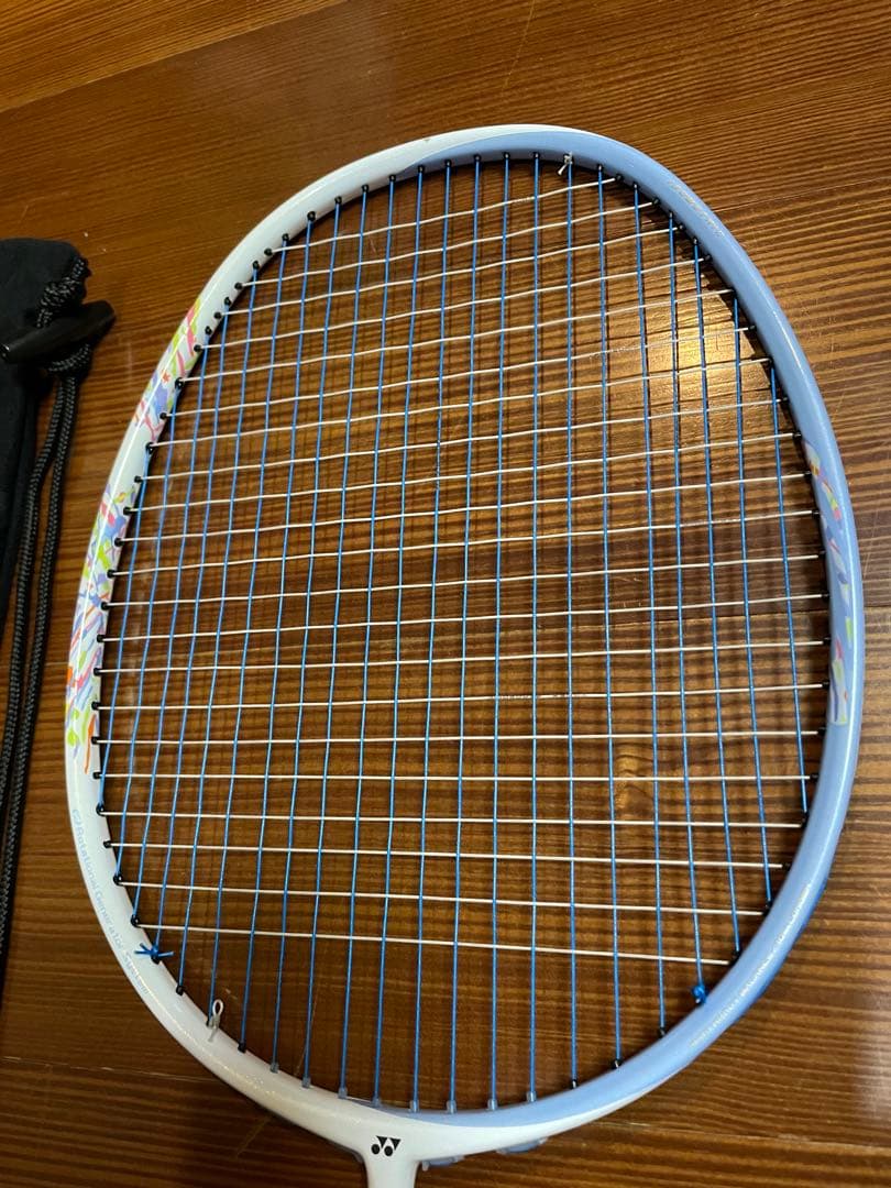 バドミントンラケット　アストロクス70