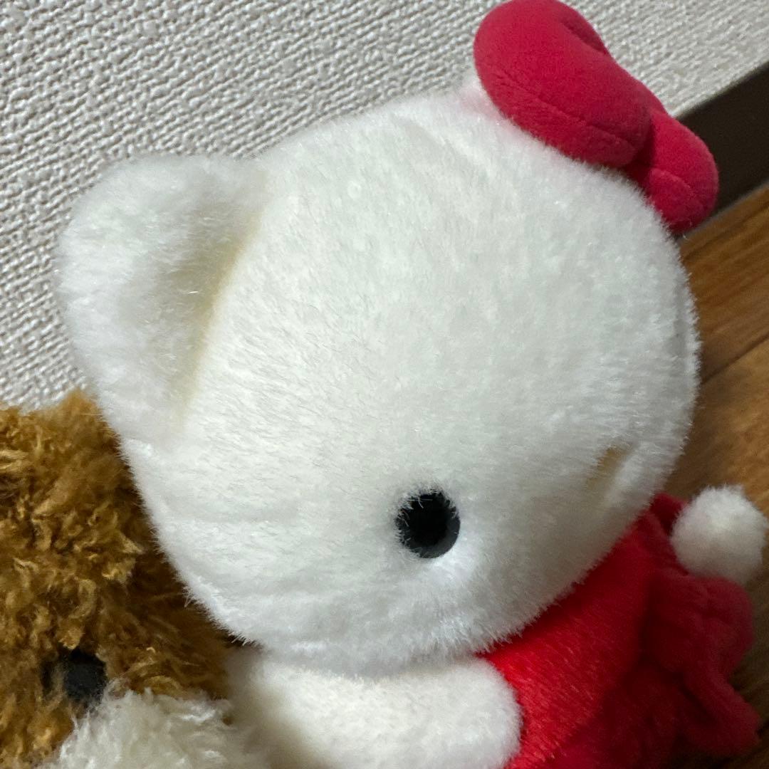 ハローキティと犬のぬいぐるみ