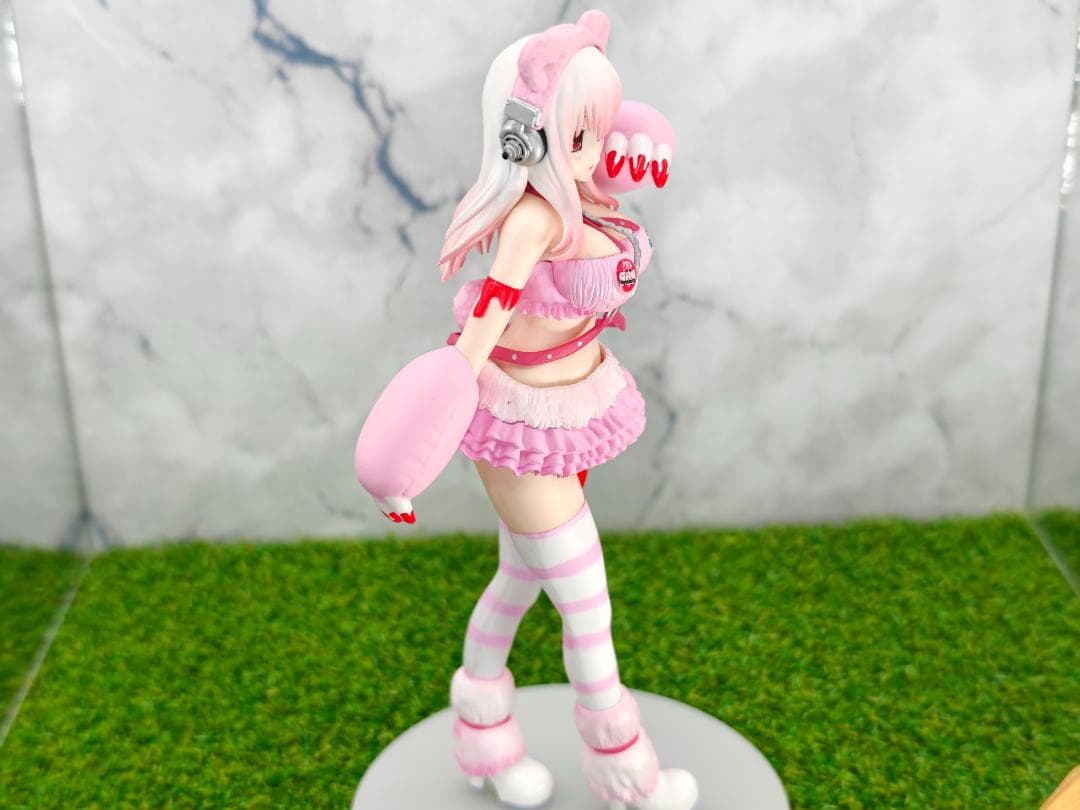 GRG × すーぱーそに子 レースクィーンフィギュア＆タイトー制服フィギュア