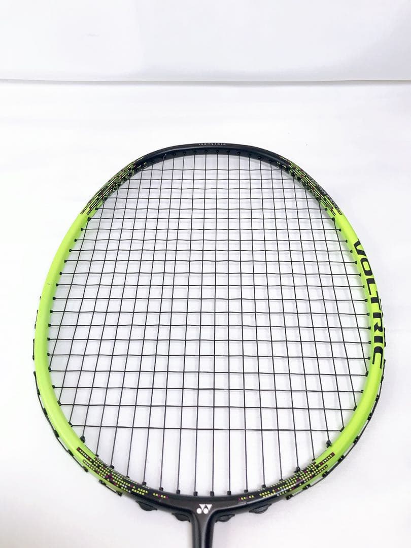 【美品】YONEX VOLTRIC30 ボルトリック30 5UG5 イエロー