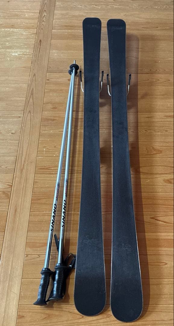 スキー板約153㎝、ストック約120㎝、スキー靴28〜28.5㎝セット
