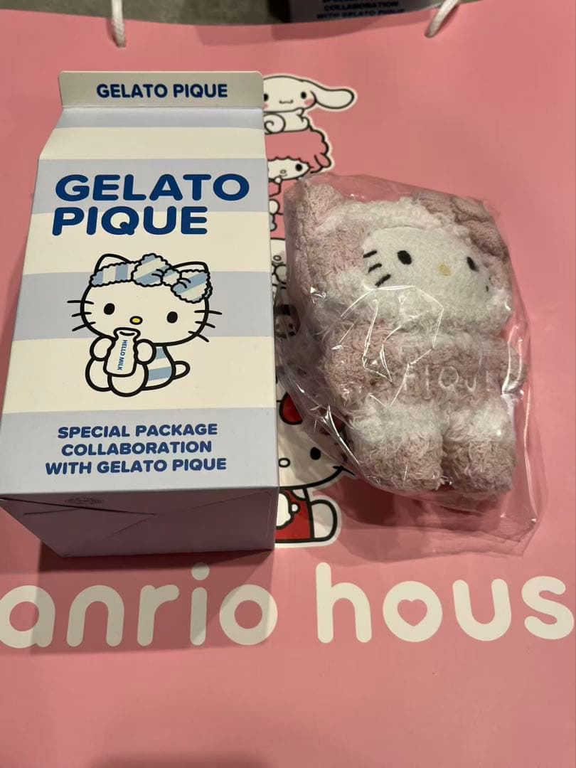 サンリオハウス　ハローキティ　ジェラピケ　もこもこ　ぬいぐるみチャーム