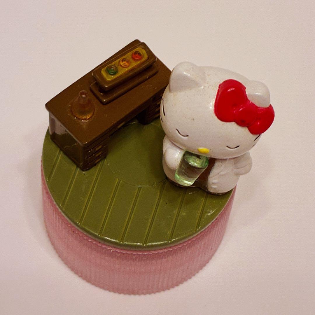 ハローキティ ボトルキャップ　4個セット　2004年