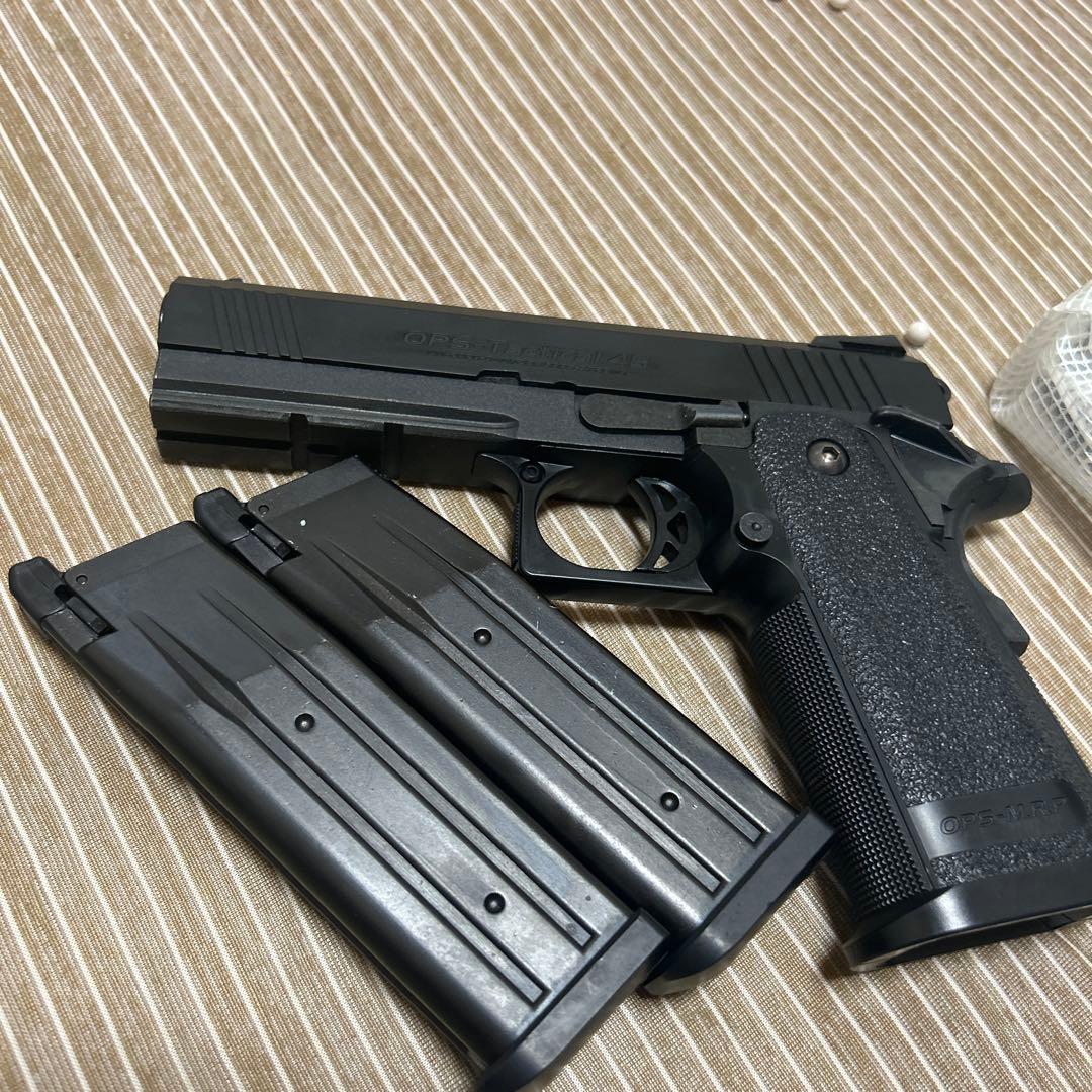 ハイキャパ4.3 予備マグ付き　専用ホルスター付き