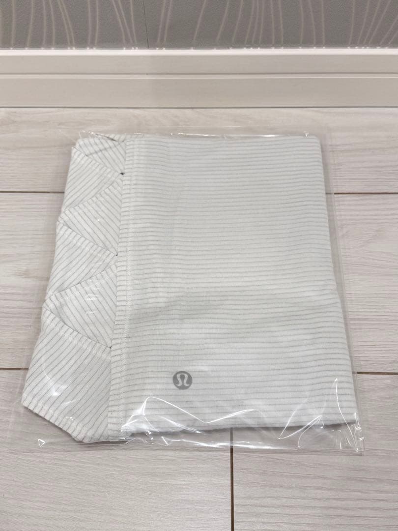 【希少】lululemon ルルレモン タンクトップ サイドクロスデザイン