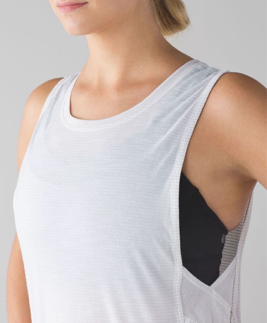 【希少】lululemon ルルレモン タンクトップ サイドクロスデザイン