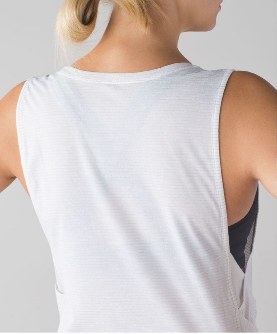 【希少】lululemon ルルレモン タンクトップ サイドクロスデザイン