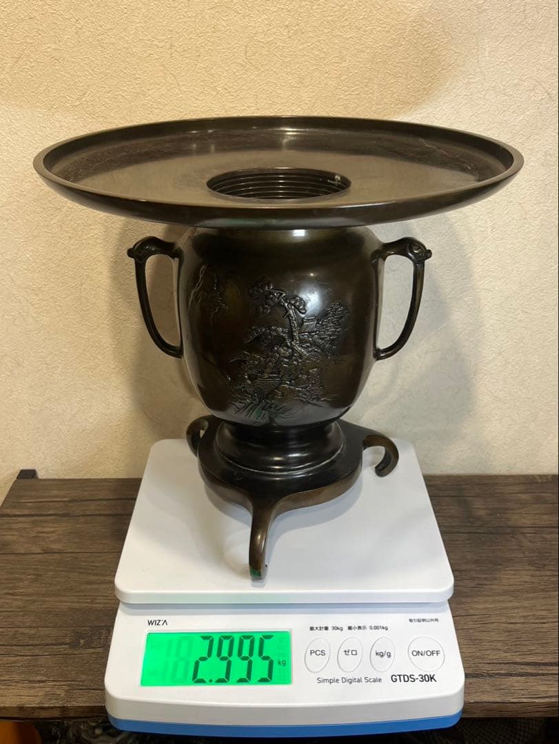 【送料込み】銅製　花瓶　青銅製の花立て 彫刻付き　フラワーベース　壺　生花花瓶