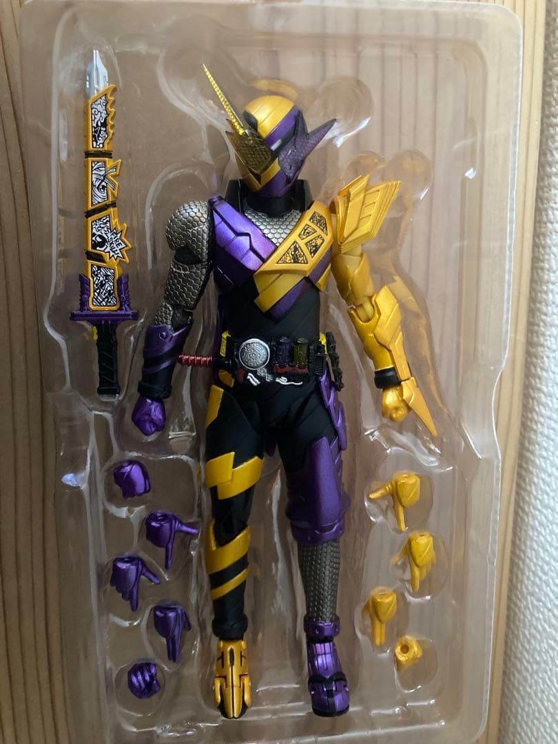 仮面ライダービルド ニンニンコミック フィギュアーツ 〔美品〕