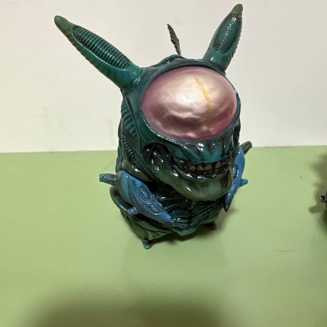 異形のピカチュウ フシギダネ エイリアン コラボ　フィギュア