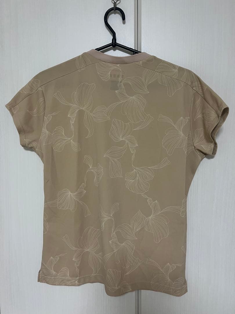 ヨネックス　花柄ベージュTシャツとブラウンショーツセット