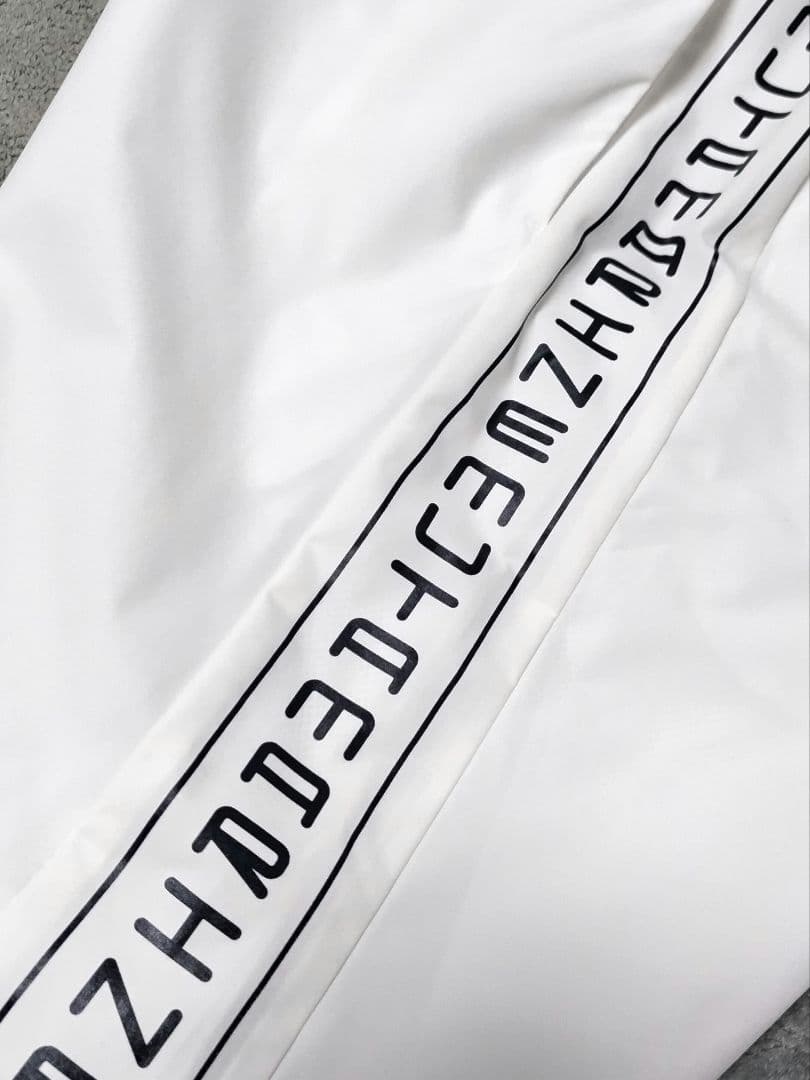 新品　ムータマリン　ハーフパンツ　白　ストレッチ