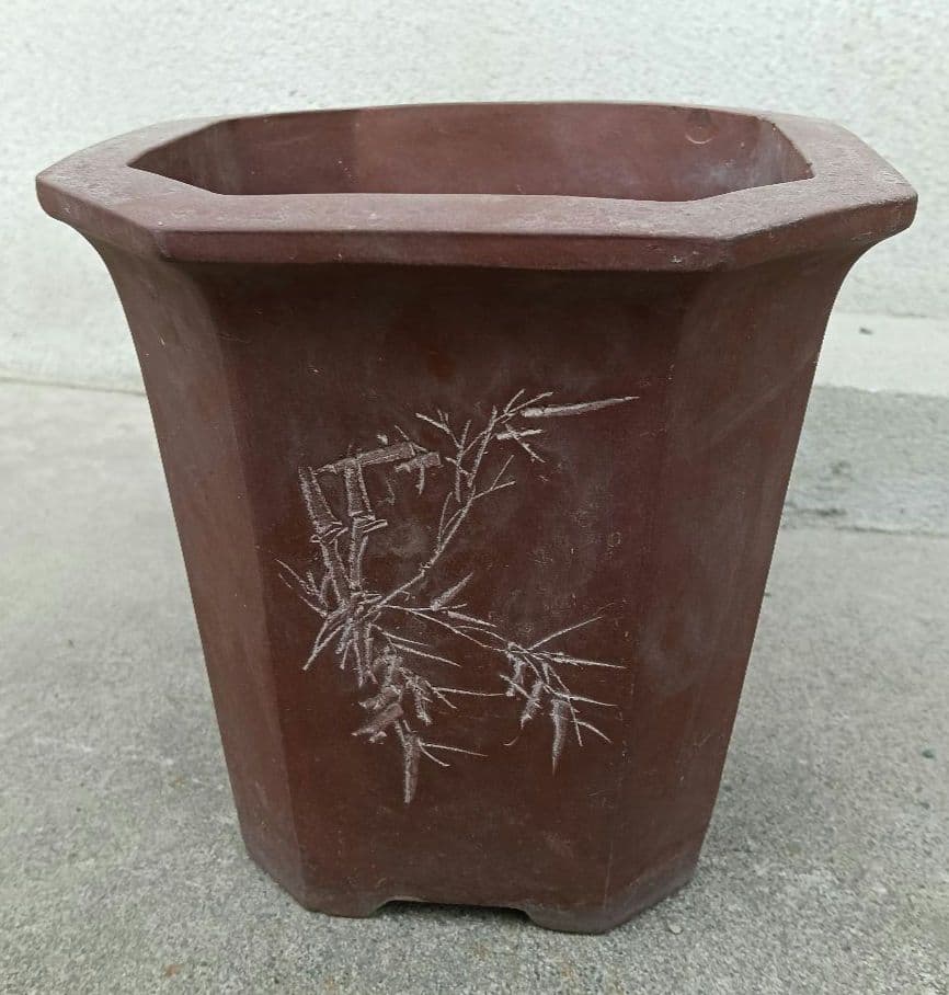 八角形の茶色植木鉢