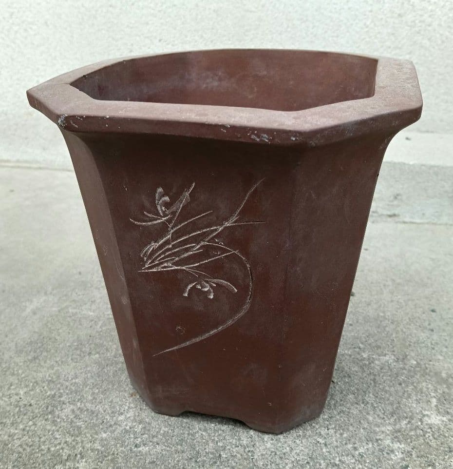 八角形の茶色植木鉢