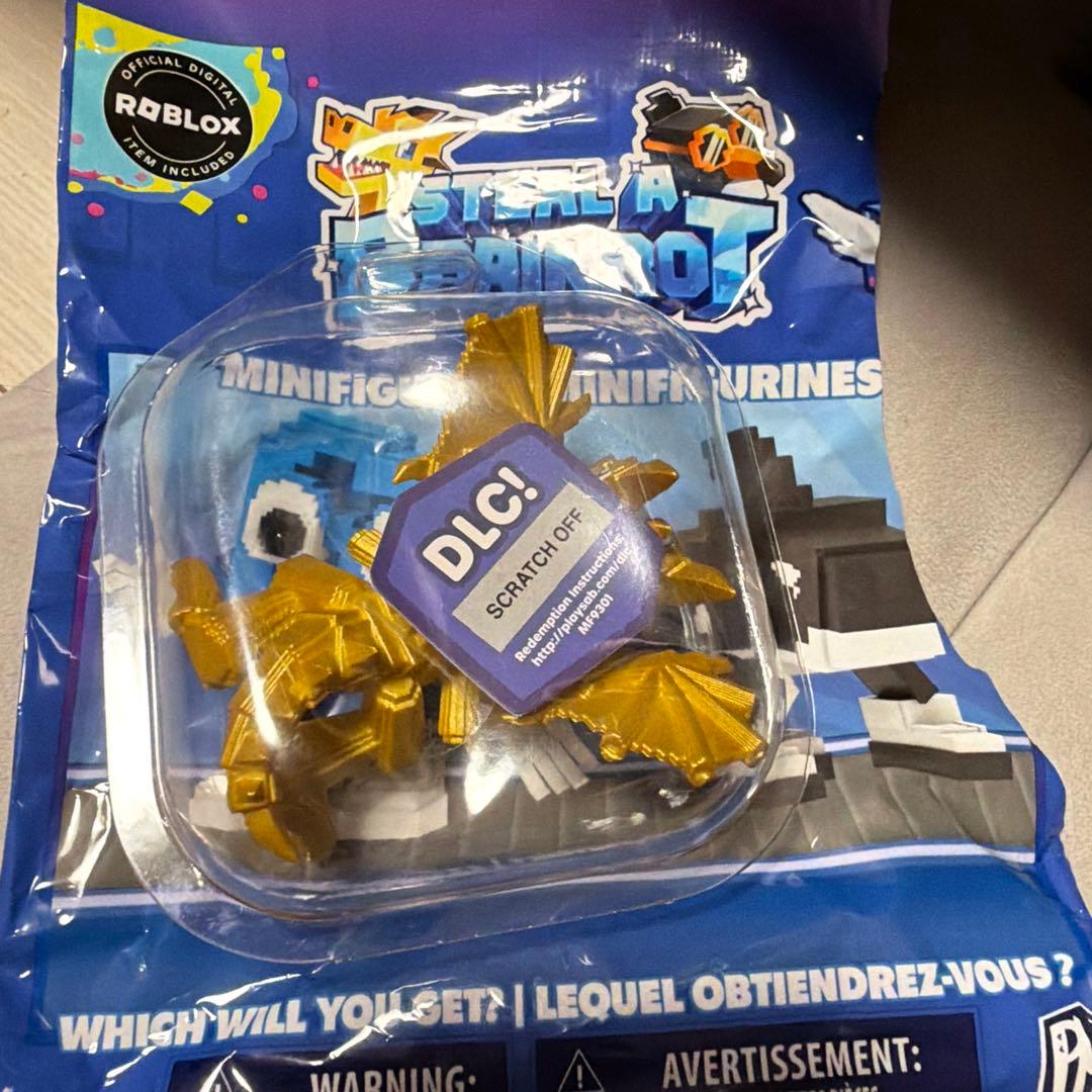 Roblox ゴールドミニフィギュア DLCコード付き