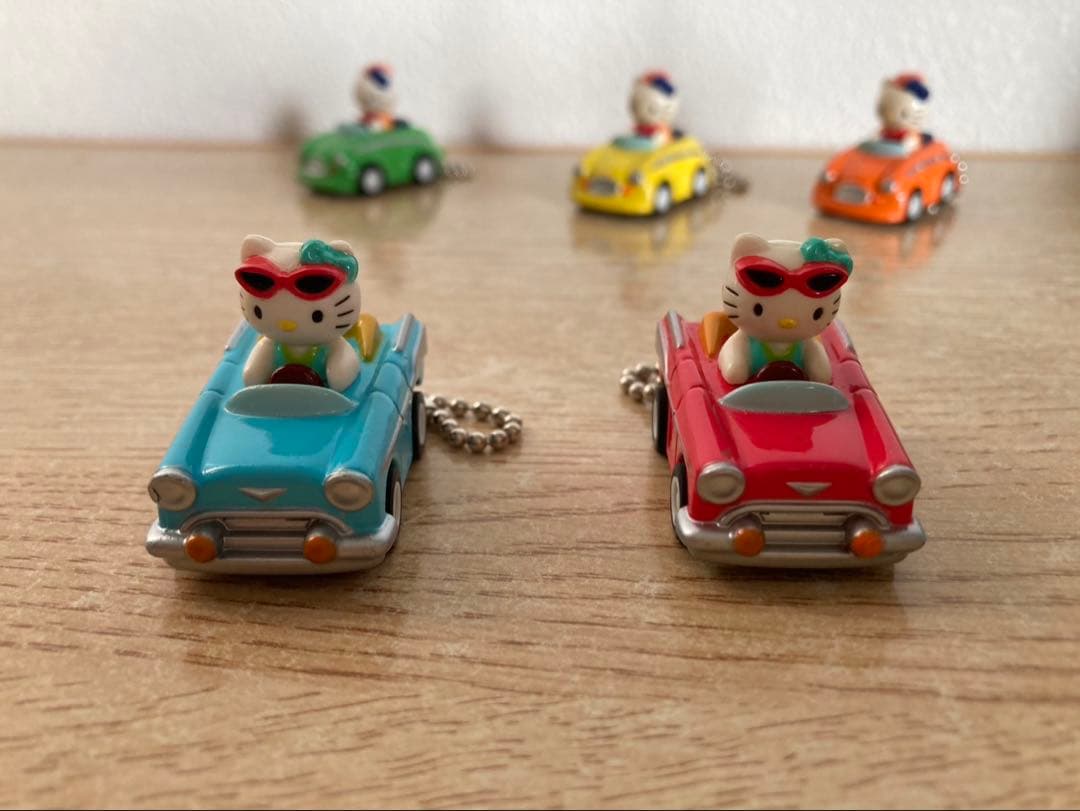ハローキティキーホルダーミニカー