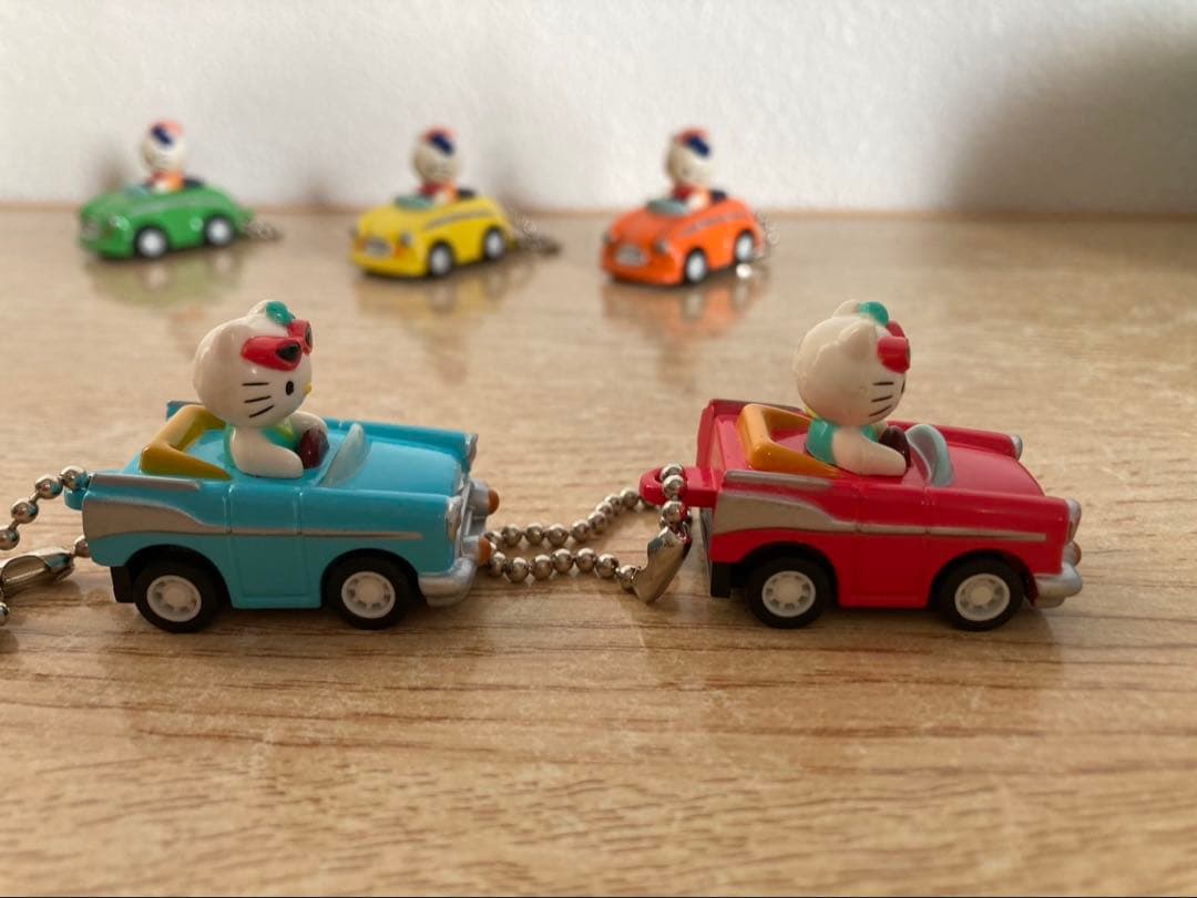 ハローキティキーホルダーミニカー