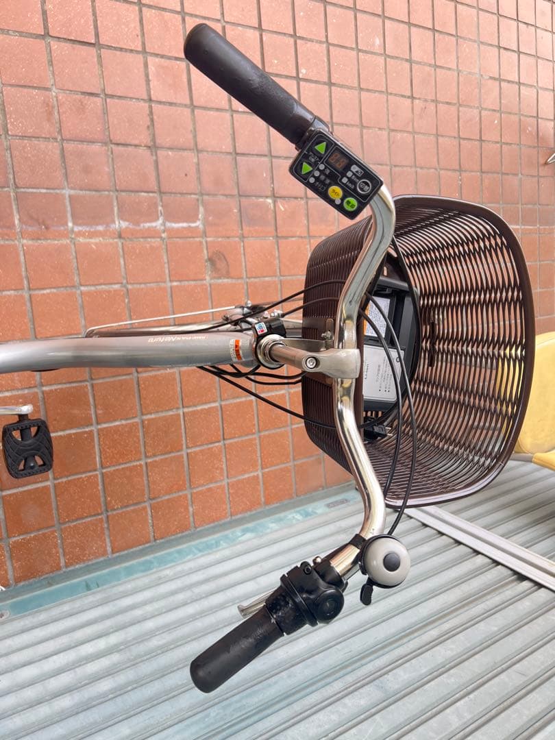 関西限定ヤマハ電動アシスト自転車タイヤ26インチ　バッテリー8.7Ah シルバー