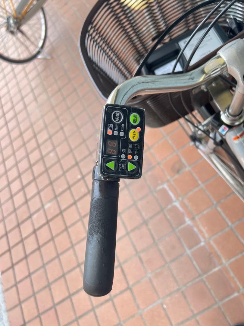 関西限定ヤマハ電動アシスト自転車タイヤ26インチ　バッテリー8.7Ah シルバー