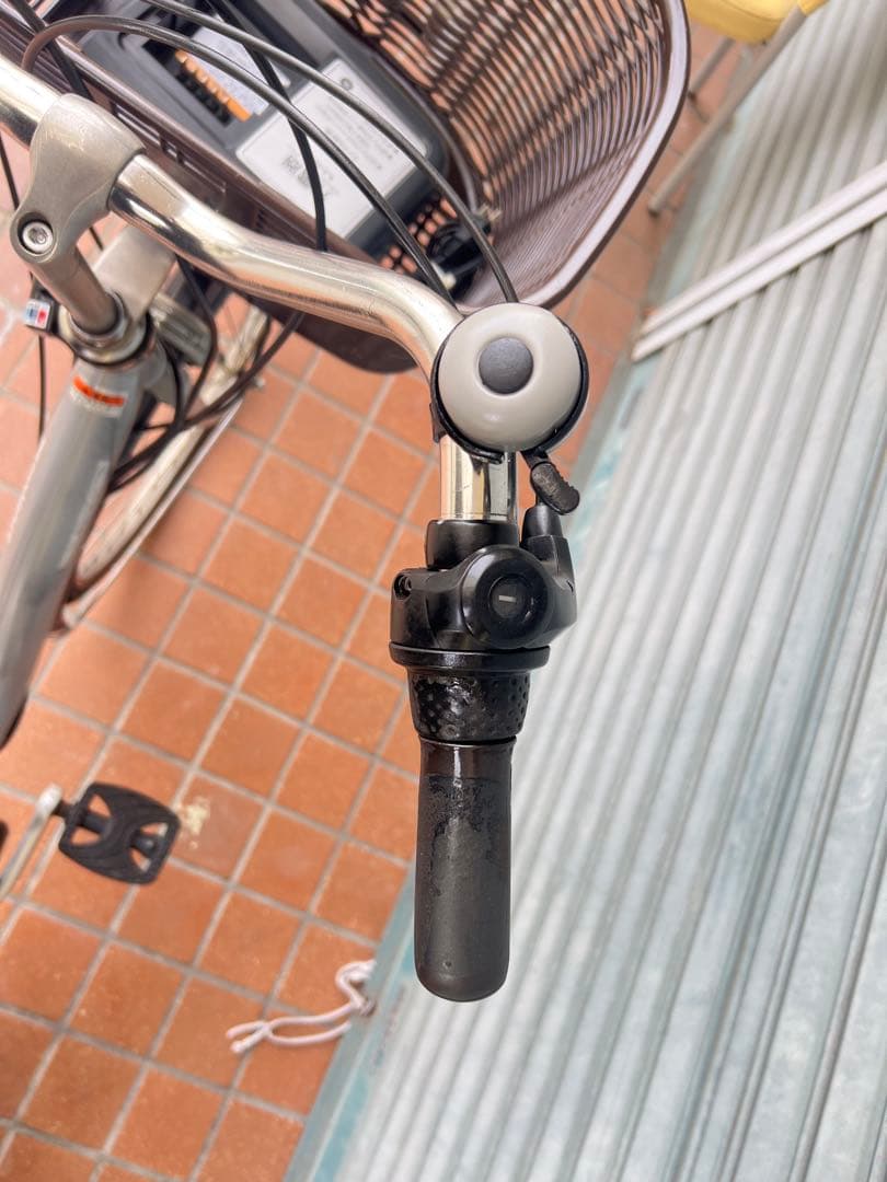 関西限定ヤマハ電動アシスト自転車タイヤ26インチ　バッテリー8.7Ah シルバー