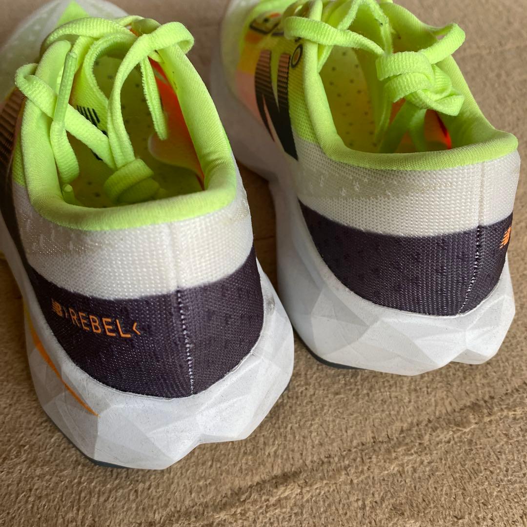 NBニューバランス FuelCell Rebel v4 サイズ23cm