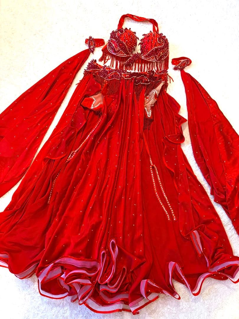 エジプト製有名ブランドyasser真紅の豪華で素晴らしいベリーダンス衣装新品‼️