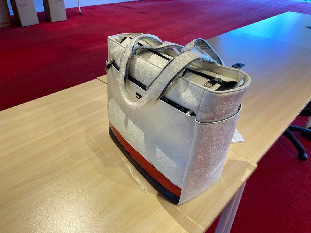   ホワイトトートバッグ
