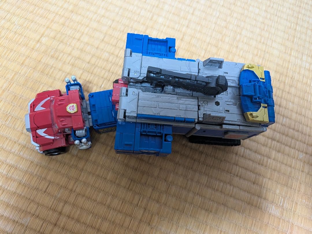 トランスフォーマー アルマダコンボイ