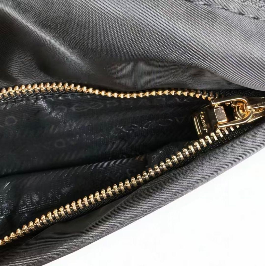 PRADA ノベルティ ブラック ショルダーバック ナイロン p2r