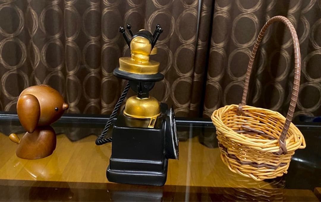 昭和レトロインテリア【美品】黒電話 木製の犬 カゴ 3点セット