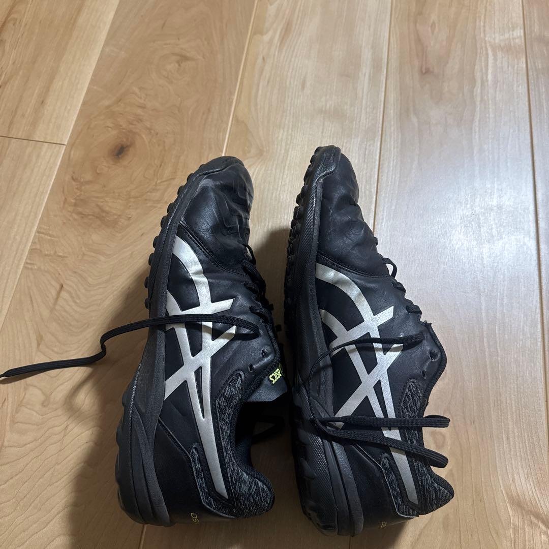 ASICS ブラック フットサルシューズ