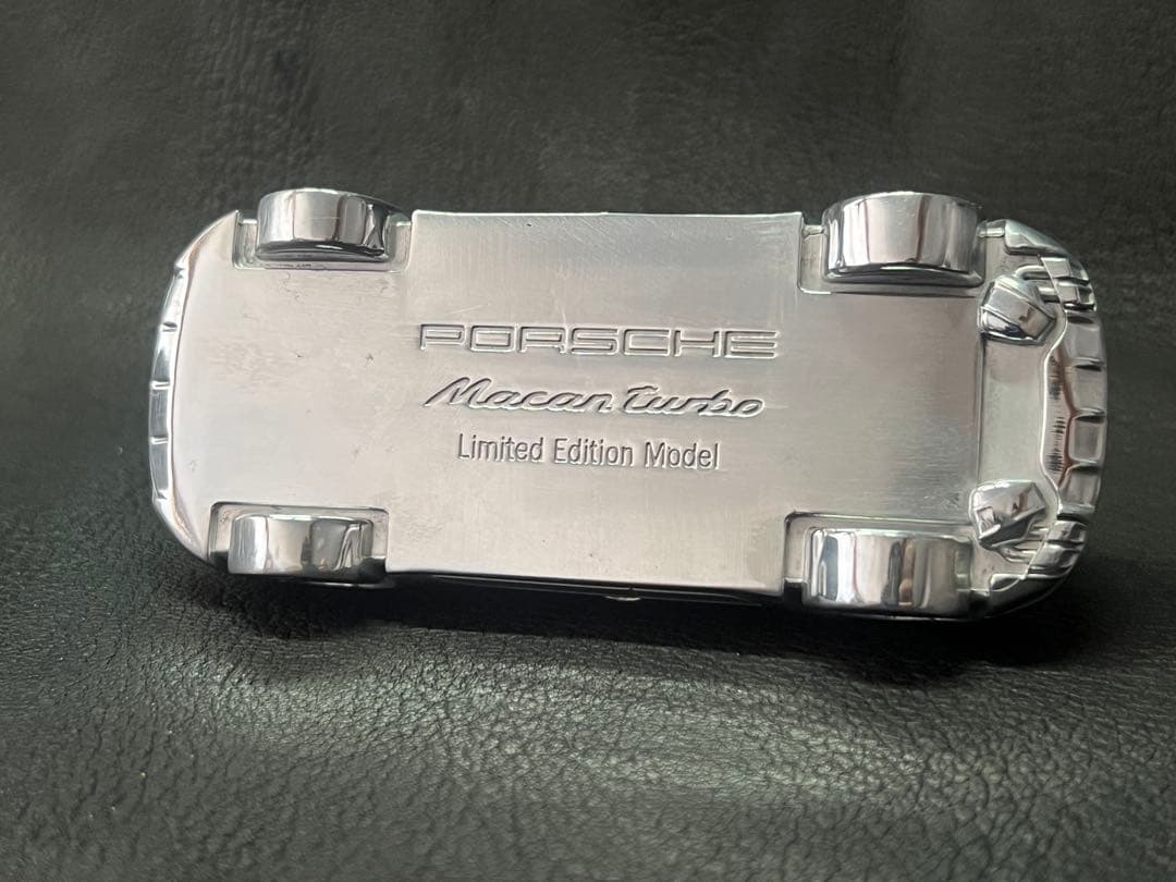 Porsche Macan Turbo 限定版ミニカー