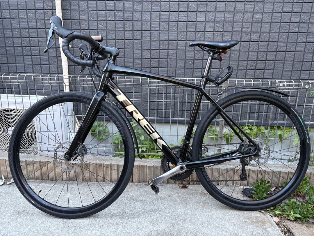 Trek ブラック ロードバイク Tiagra