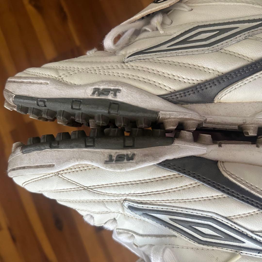 UMBRO アクセレイター 27 サッカートレーニングシューズ