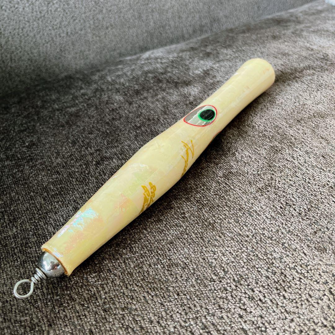 トップウォーター用ルアー クリーム色 赤色