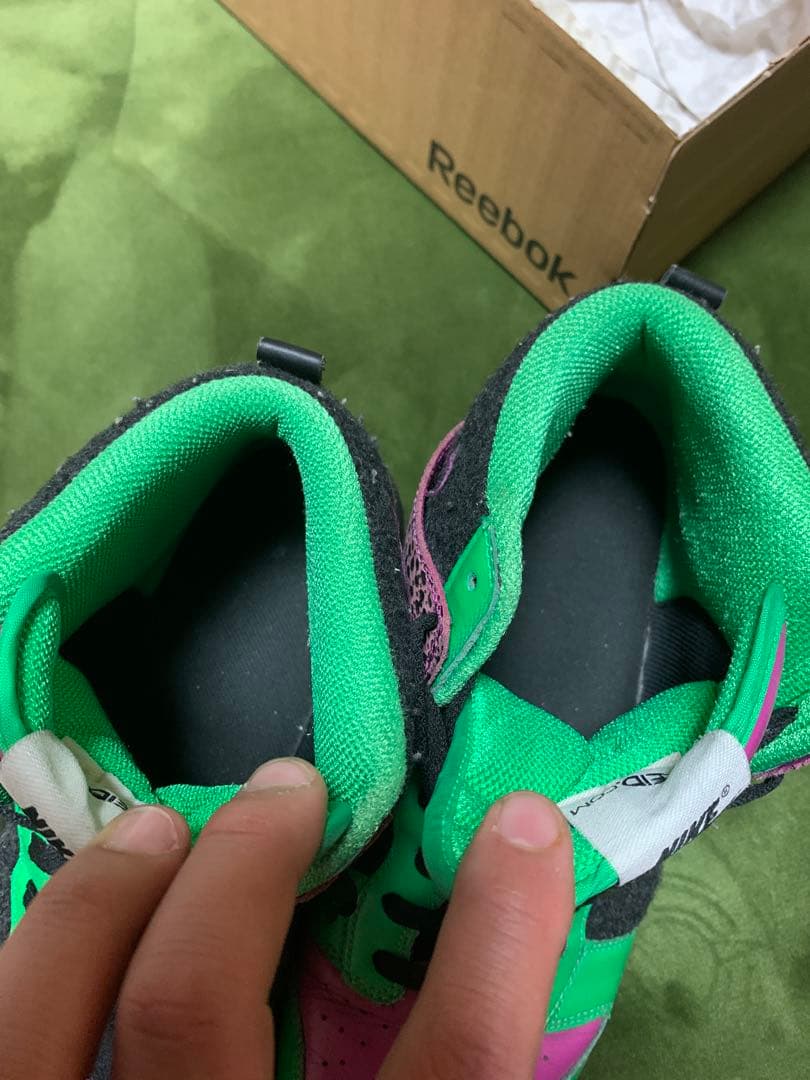 NIKE スニーカー　緑　ピンク　グリーン　30cm 中古