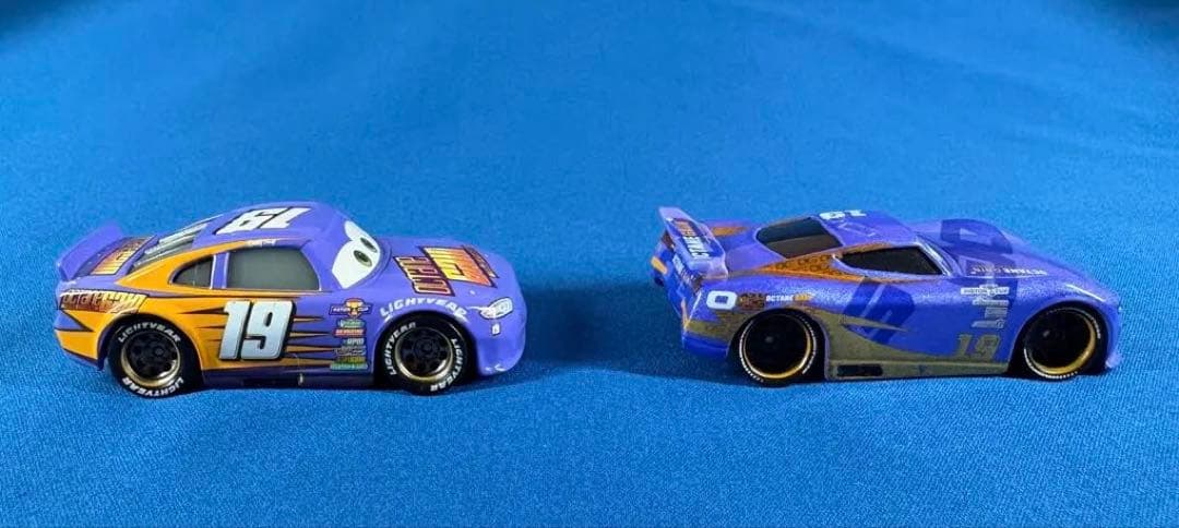 マテル正規品 カーズ ボビースウィフト＆ダニースワーヴェズ 初代vs次世代セット