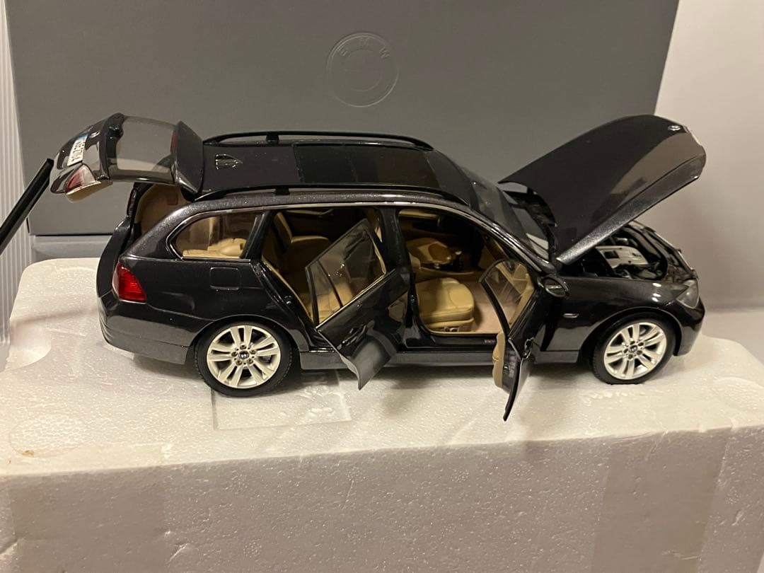 ミニカー 1/18  330i ツーリングTouring グレー