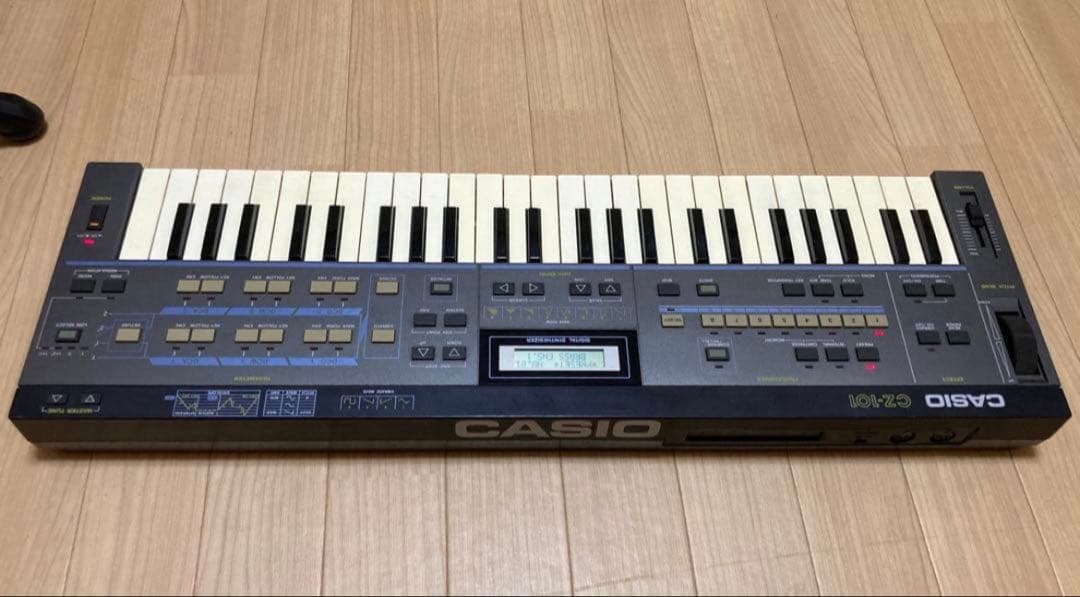 CASIO CZ-101 シンセサイザー